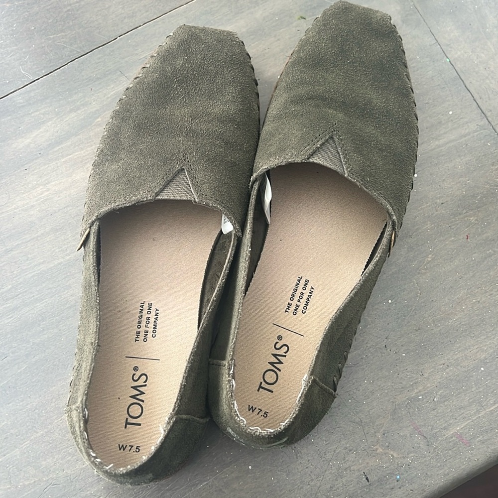 Tom’s suede slip on 7.5 olive green